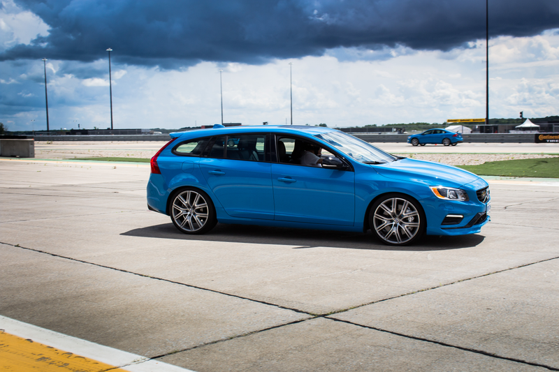 Illustration for article titled The 2017 Volvo V90 R-Design Lives Up To Its Looks